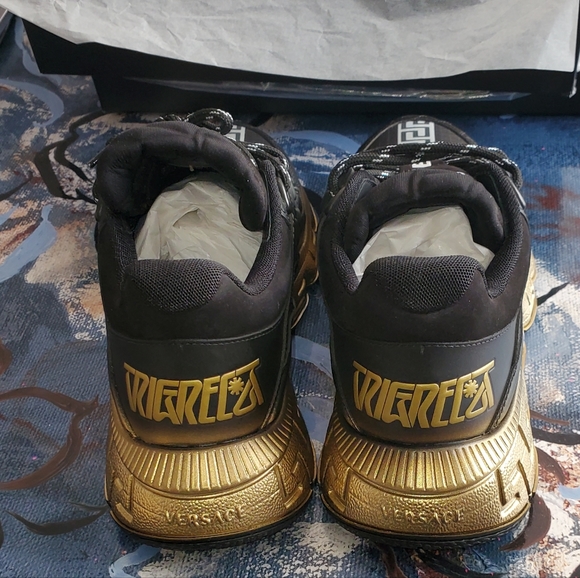 COPY - 2024 BRAND NEW VERSACE Trigreca Tessuti Black and Gold Sneakers SZ 42 - Picture 5 of 11